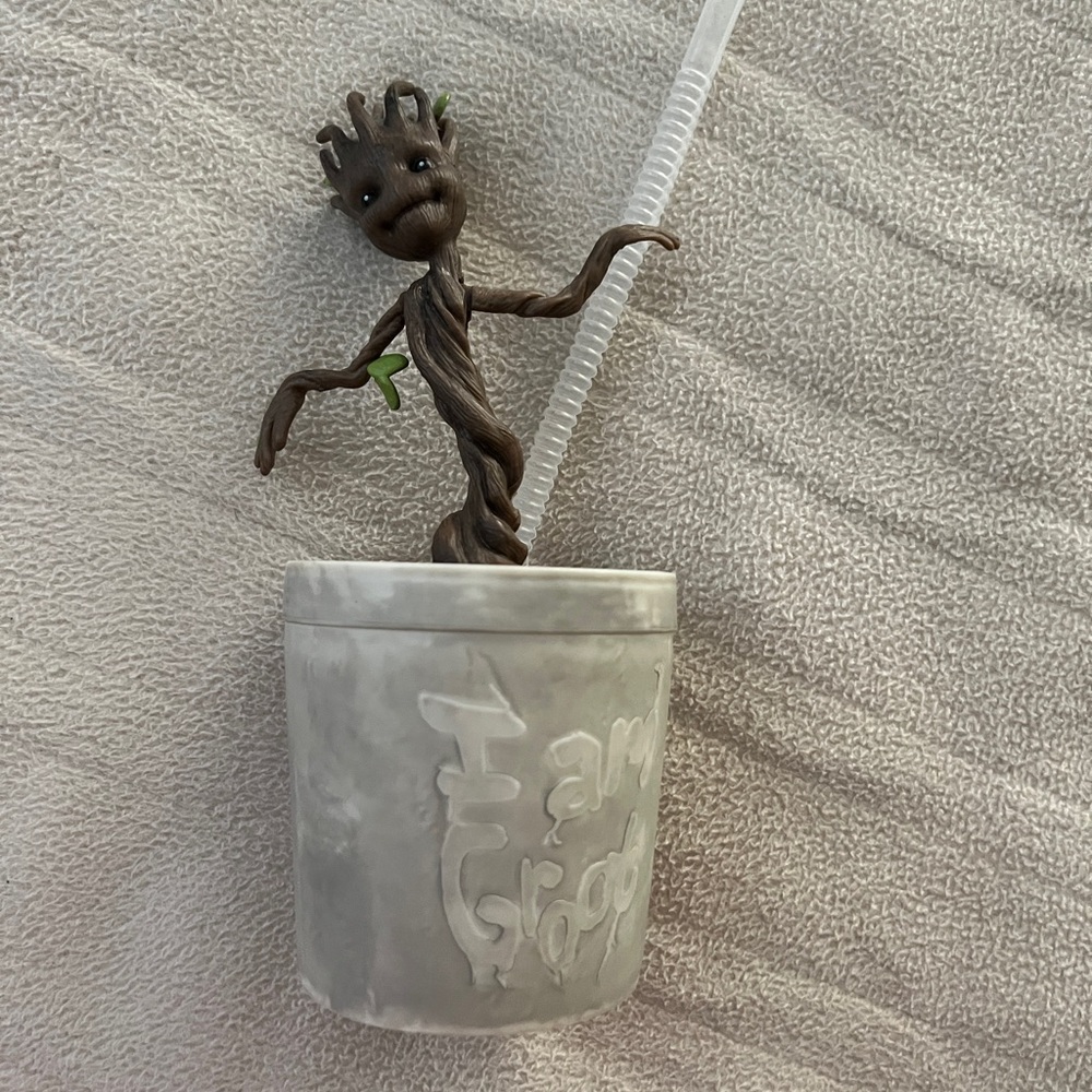 Gray Groot Tumbler with Straw